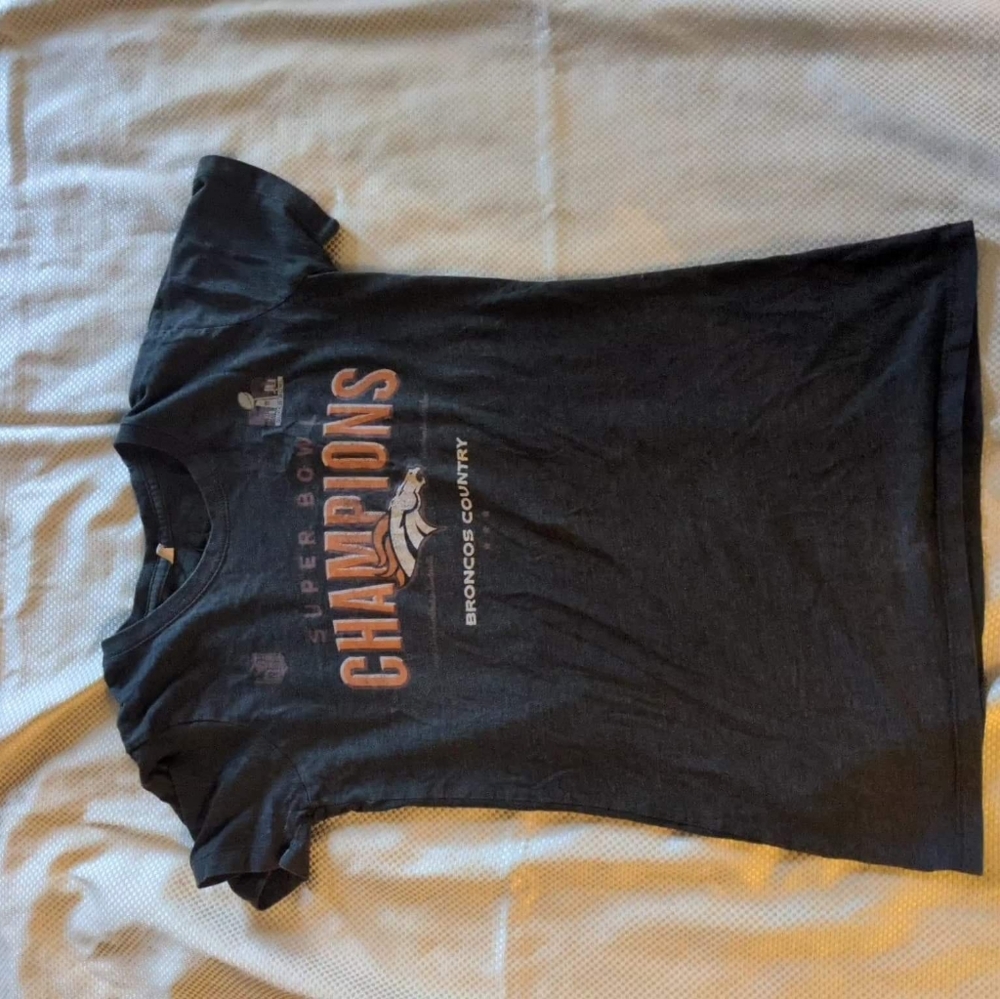 Denver Broncos Superbowl 50 women's t-shirt size S